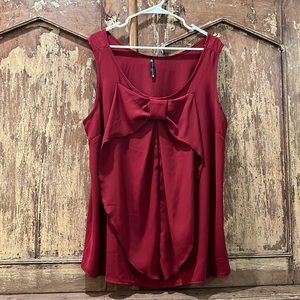 EUC Women’s Sz 1X Bow-front Tank